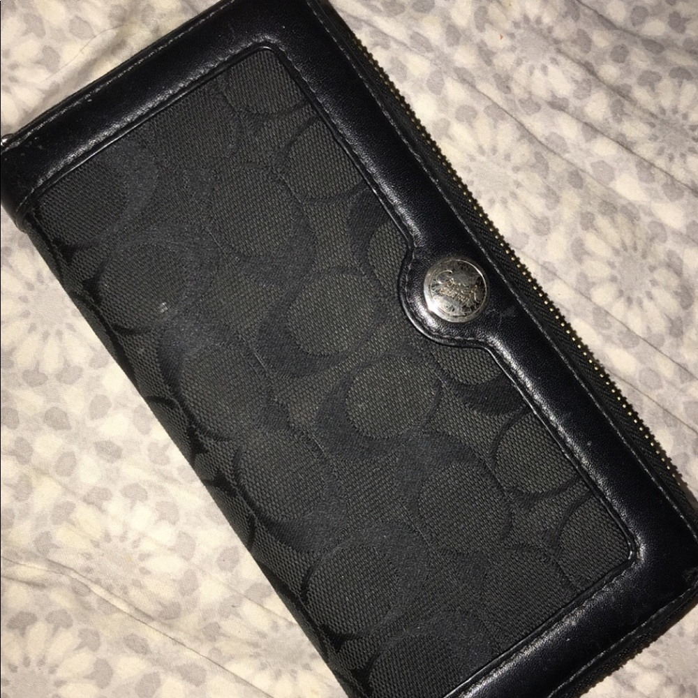 coach wallet - Picture 1 of 7